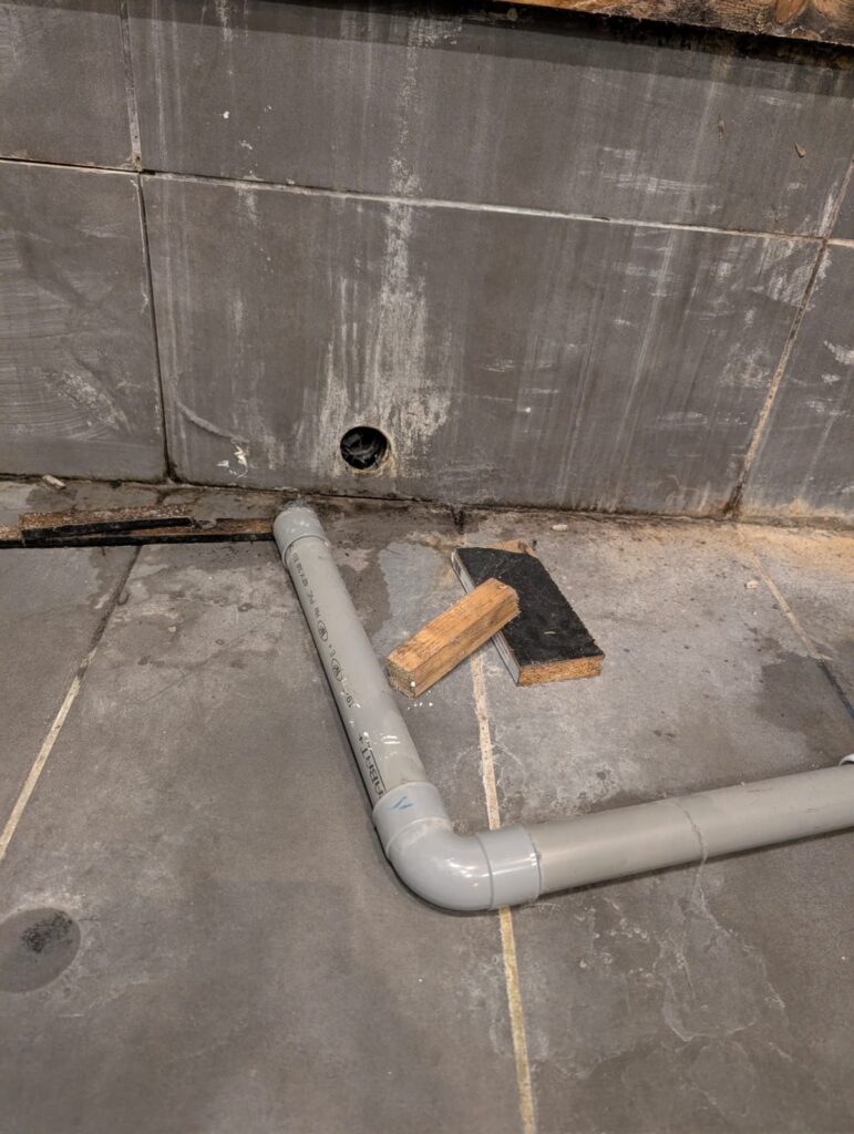 Réparation de la fuite et remise en état d'une salle de bain à Béthune